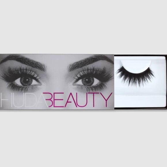 Huda Beauty Carmen False Strip Lashes - Picture 5 of 9